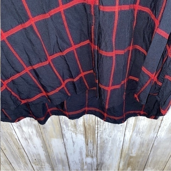 Loft Navy & Red Button Down - Picture 2 of 4